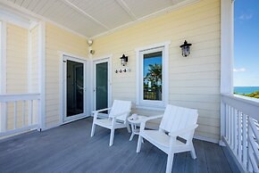 Island Hideout: Quaint Cottage, Moments From The Beach