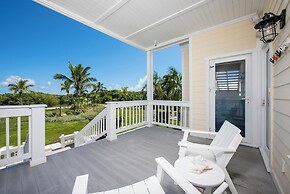 Island Hideout: Quaint Cottage, Moments From The Beach