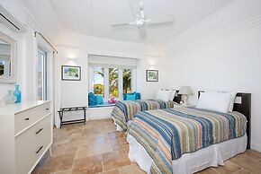 Island Hideout: Quaint Cottage, Moments From The Beach