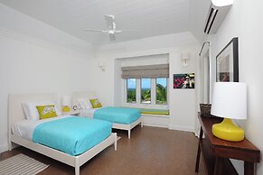 Tropical Escape: Exclusive Villa With Panoramic Ocean Vistas