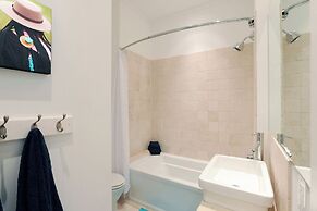 Tropical Escape: Exclusive Villa With Panoramic Ocean Vistas