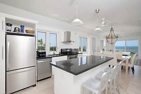 Coastal Retreat: Newly Remodeled Beach House With Pool