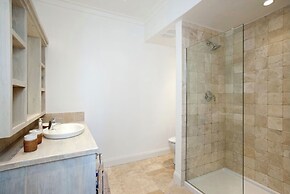 Coastal Retreat: Newly Remodeled Beach House With Pool