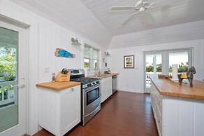 Spectacular Seaside: Boutique Resort On Beach