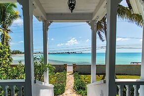 Oceanfront Oasis: Luxury Home With Sunset Views