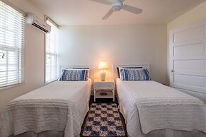 Oceanfront Oasis: Luxury Home With Sunset Views