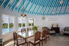 Exquisite Retreat: Contemporary Estate On Pink Sand Beach