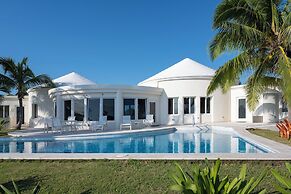 Exquisite Retreat: Contemporary Estate On Pink Sand Beach