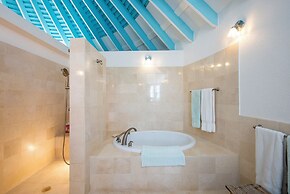 Exquisite Retreat: Contemporary Estate On Pink Sand Beach