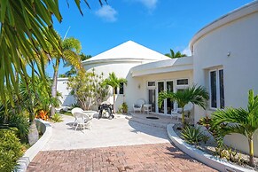 Exquisite Retreat: Contemporary Estate On Pink Sand Beach