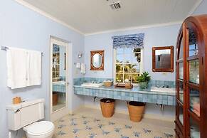 Secluded Paradise: Grand Estate With Kayaks And Snorkeling