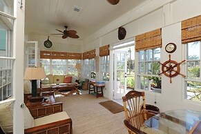 Secluded Paradise: Grand Estate With Kayaks And Snorkeling