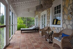Sunset Splendor: Historic Beach House With Pool
