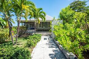 Sunset Splendor: Historic Beach House With Pool