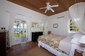 Sunset Splendor: Historic Beach House With Pool