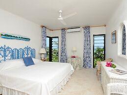 Oceanfront Elegance: Lovely Home With Views