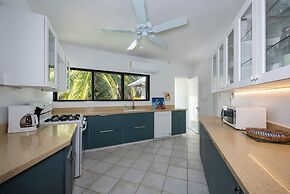 Oceanfront Elegance: Lovely Home With Views