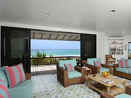 Oceanfront Elegance: Lovely Home With Views