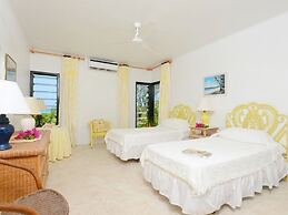 Oceanfront Elegance: Lovely Home With Views