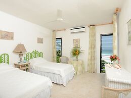 Oceanfront Elegance: Lovely Home With Views