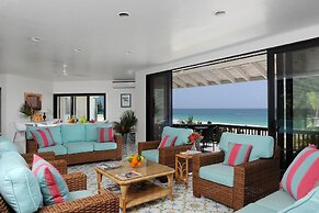 Oceanfront Elegance: Lovely Home With Views