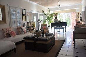 Buttonwood Bliss: Lux Condo With Amenities