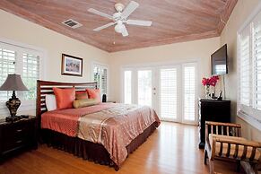 Buttonwood Bliss: Lux Condo With Amenities