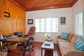 Buttonwood Bliss: Lux Condo With Amenities