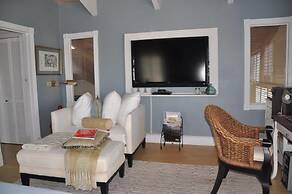 Buttonwood Bliss: Lux Condo With Amenities