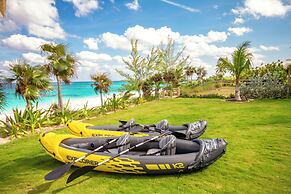 Wild Orchid Hideaway: Lux Beachfront Sanctuary