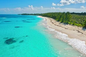 Wild Orchid Hideaway: Lux Beachfront Sanctuary