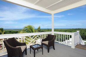 Coastal Haven: Charming Beachfront Cottage With Pool