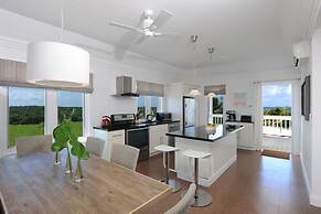 Coastal Haven: Charming Beachfront Cottage With Pool