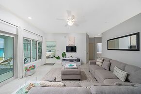 Seaside Escape: Luxurious Coastal Retreat