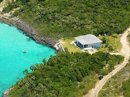 Seaside Escape: Luxurious Coastal Retreat