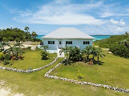 Seaside Escape: Luxurious Coastal Retreat
