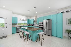 Seaside Escape: Luxurious Coastal Retreat