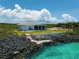 Seaside Escape: Luxurious Coastal Retreat