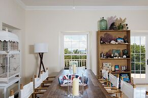 Hilltop Haven: Luxurious Historic Estate With Harbor Views