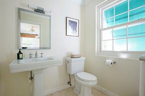 Hilltop Haven: Luxurious Historic Estate With Harbor Views