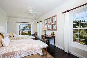 Hilltop Haven: Luxurious Historic Estate With Harbor Views