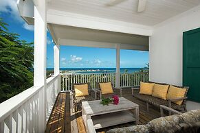 Hilltop Haven: Luxurious Historic Estate With Harbor Views