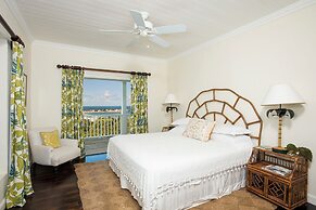 Hilltop Haven: Luxurious Historic Estate With Harbor Views