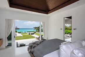 Oceanfront Oasis: Renovated Villa With Pool