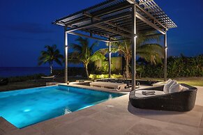 Oceanfront Oasis: Renovated Villa With Pool
