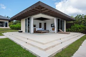 Oceanfront Oasis: Renovated Villa With Pool