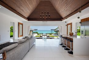 Oceanfront Oasis: Renovated Villa With Pool
