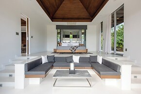 Oceanfront Oasis: Renovated Villa With Pool