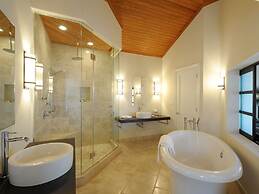 Caribbean Retreat: Private Villa With Panoramic Ocean Views