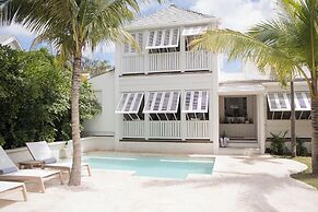 Beachfront Bliss: Luxury Dunmore Town Home With Pool